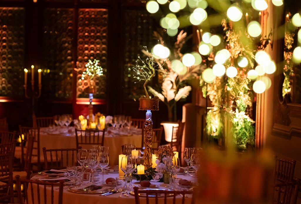 Ball of Dreams: Tisch für den Karneval Ball in Venedig