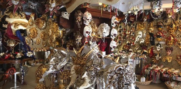 Workshop decorated masks in Venice