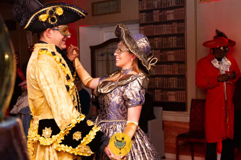 Cena di carnevale in costume