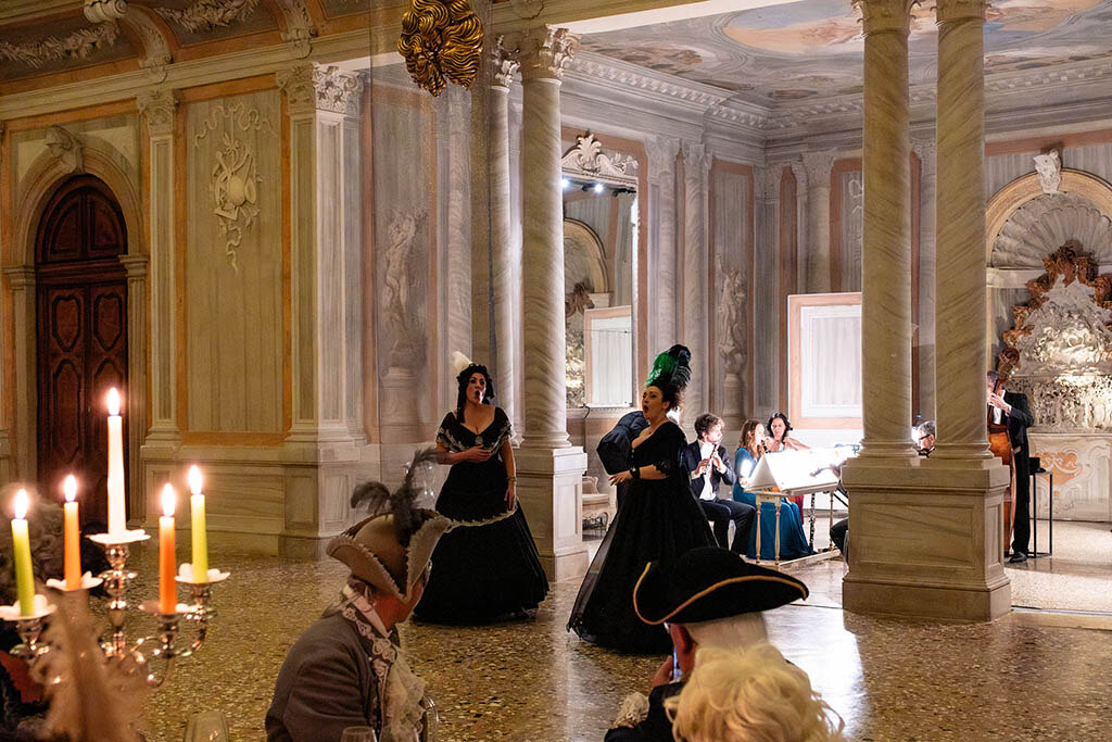 Venice Carnival Ball Бал Менуэт 1800