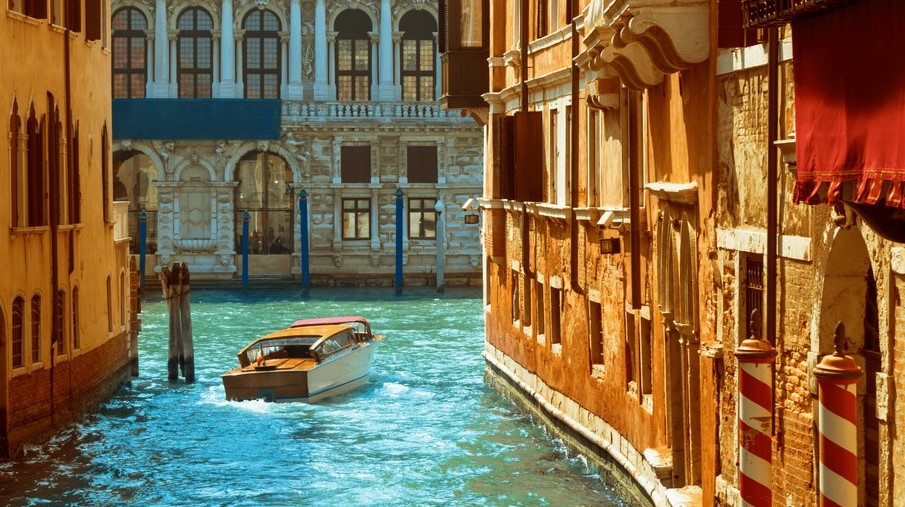venice wedding proposal water taxi
