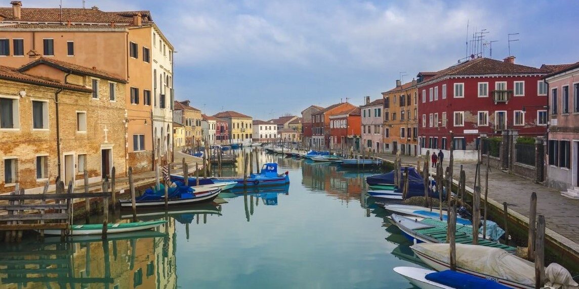 Blick auf die Insel Murano in der Lagune von Venedig