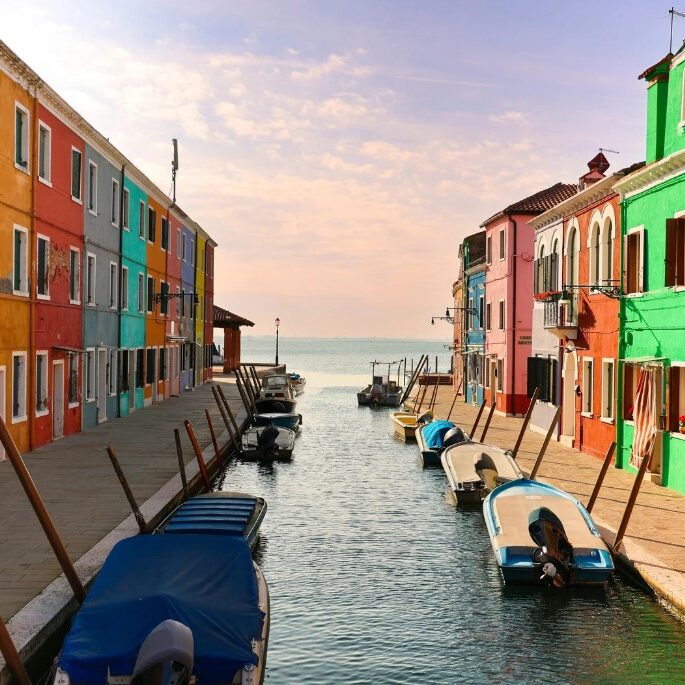 Der Kanal von Burano mit seinen bunten Häusern